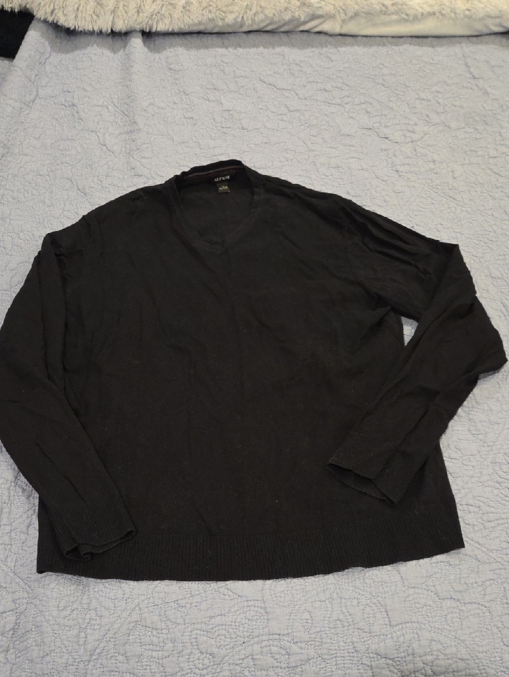 Lightweight Alfani Men's Black V-Neck Sweater Size XL!